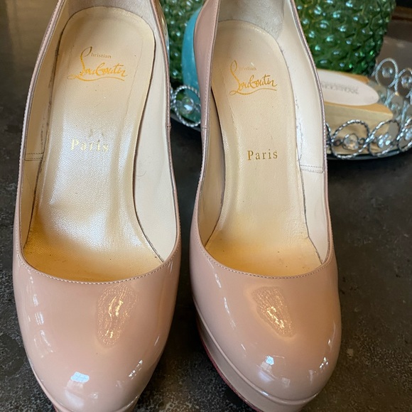 Shoes - Picture 1 of 8